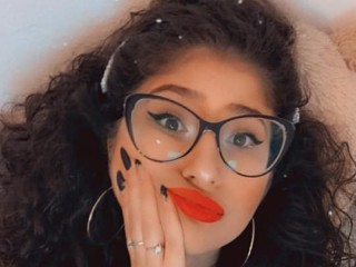 ThinkerBella webcam girl as a performer. Gallery photo 3.