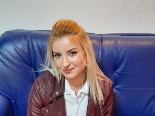 BritneyBeth webcam girl as a performer. Gallery photo 2.