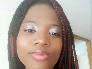 SerenaThorner webcam girl as a performer. Gallery photo 3.