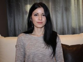 CharmingElly18 webcam girl as a performer. Gallery photo 2.