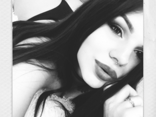 KylieXXLinnXX webcam girl as a performer. Gallery photo 6.