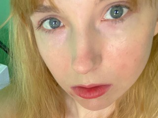 MackenzAila webcam girl as a performer. Gallery photo 1.