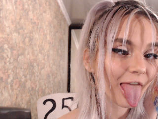 HottiestEVER webcam girl as a performer. Gallery photo 7.