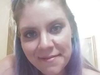 Crimzin webcam girl as a performer. Gallery photo 1.