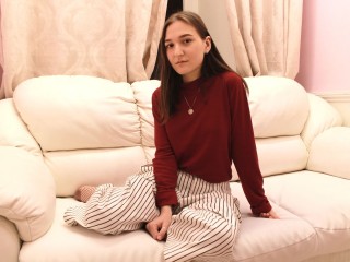 ChloeHerz webcam girl as a performer. Gallery photo 1.