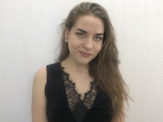 PhoebeShine webcam girl as a performer. Gallery photo 2.