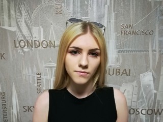 ElizaDean webcam girl as a performer. Gallery photo 1.