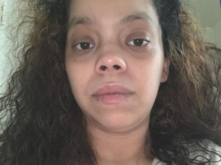 Crema webcam girl as a performer. Gallery photo 1.