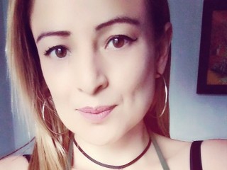 linda_vicky webcam girl as a performer. Gallery photo 2.