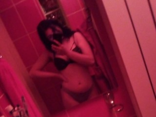 Roxanne2410 webcam girl as a performer. Gallery photo 4.