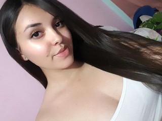 bella_sense webcam girl as a performer. Gallery photo 3.