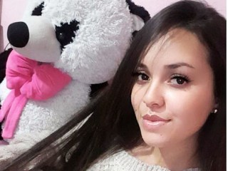 bella_sense webcam girl as a performer. Gallery photo 4.