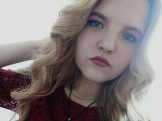 Bambi21 webcam girl as a performer. Gallery photo 1.