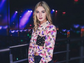 DarinaStern18 webcam girl as a performer. Gallery photo 2.