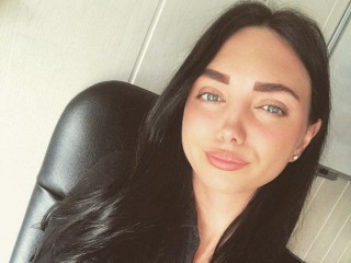 AmeliaEvanse webcam girl as a performer. Gallery photo 1.