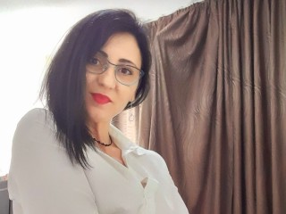 CHARRLOTE webcam girl as a performer. Gallery photo 4.