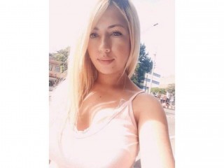 Paulina_vegaZ webcam girl as a performer. Gallery photo 1.