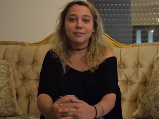 AnaisDunham webcam girl as a performer. Gallery photo 2.