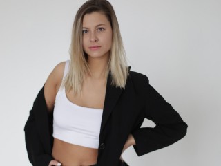 DarinaStern18 webcam girl as a performer. Gallery photo 3.