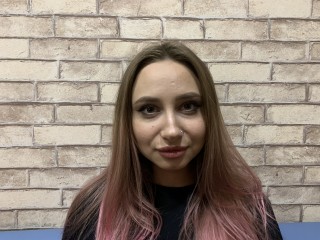 BrianaGraced webcam girl as a performer. Gallery photo 2.