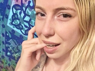 AliceRhodes webcam girl as a performer. Gallery photo 1.