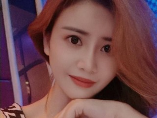 Liyuchen webcam girl as a performer. Gallery photo 1.