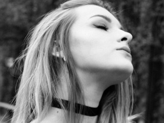 Medelina webcam girl as a performer. Gallery photo 7.