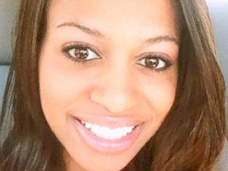 RoxaneFonseca webcam girl as a performer. Gallery photo 1.