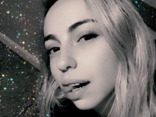 AliceRhodes webcam girl as a performer. Gallery photo 2.