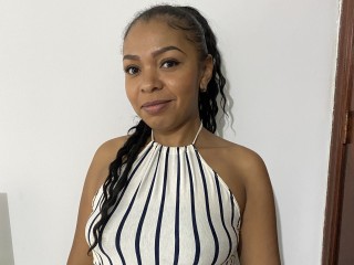 SerenaaLove webcam girl as a performer. Gallery photo 1.