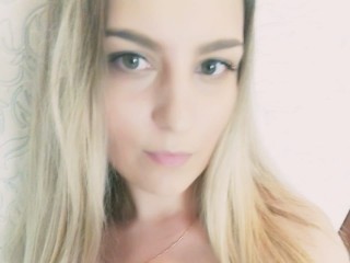 AmandaLoveXxX webcam girl as a performer. Gallery photo 1.