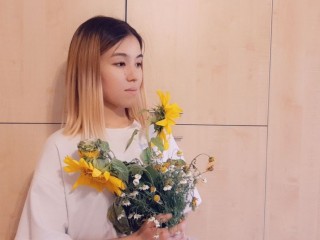 AngelaLin webcam girl as a performer. Gallery photo 1.