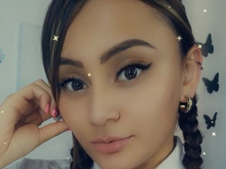 dayana_sweet18 webcam girl as a performer. Gallery photo 5.