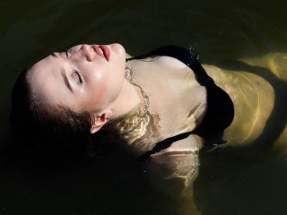 VanessaYoung webcam girl as a performer. Gallery photo 5.