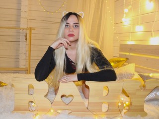 ReginaGolden webcam girl as a performer. Gallery photo 5.