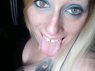 Mykensie webcam girl as a performer. Gallery photo 1.