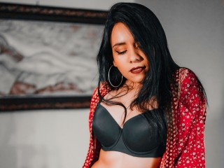 EMIILYCOOPERR webcam girl as a performer. Gallery photo 1.