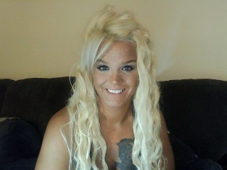 Damperness webcam girl as a performer. Gallery photo 2.