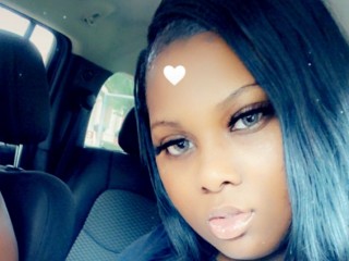 Kandiee22 webcam girl as a performer. Gallery photo 2.