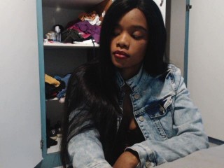 hollymollie webcam girl as a performer. Gallery photo 1.