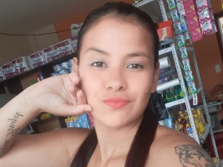 MarianaOrtiz webcam girl as a performer. Gallery photo 1.