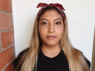 AlexcaHot webcam girl as a performer. Gallery photo 1.