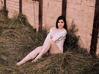 MarinaMarvelous webcam girl as a performer. Gallery photo 8.