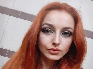 KellyMareta webcam girl as a performer. Gallery photo 2.