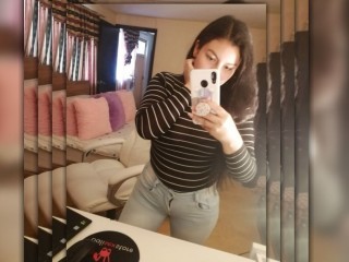 Lauralopezz webcam girl as a performer. Gallery photo 3.