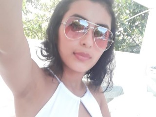 LizWishes webcam girl as a performer. Gallery photo 1.