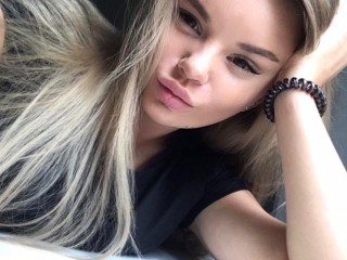 SuperTeeny_X webcam girl as a performer. Gallery photo 1.