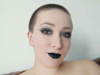 mathilde_dior webcam girl as a performer. Gallery photo 1.