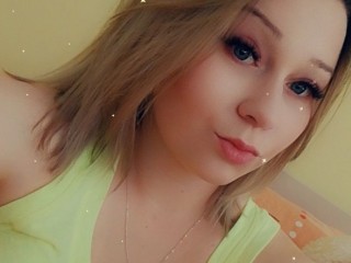 KaylaDirty webcam girl as a performer. Gallery photo 1.