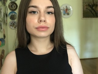 KellyDeeny webcam girl as a performer. Gallery photo 1.